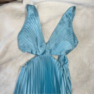 Side cut out triangle cup spaghetti strap pleated midi